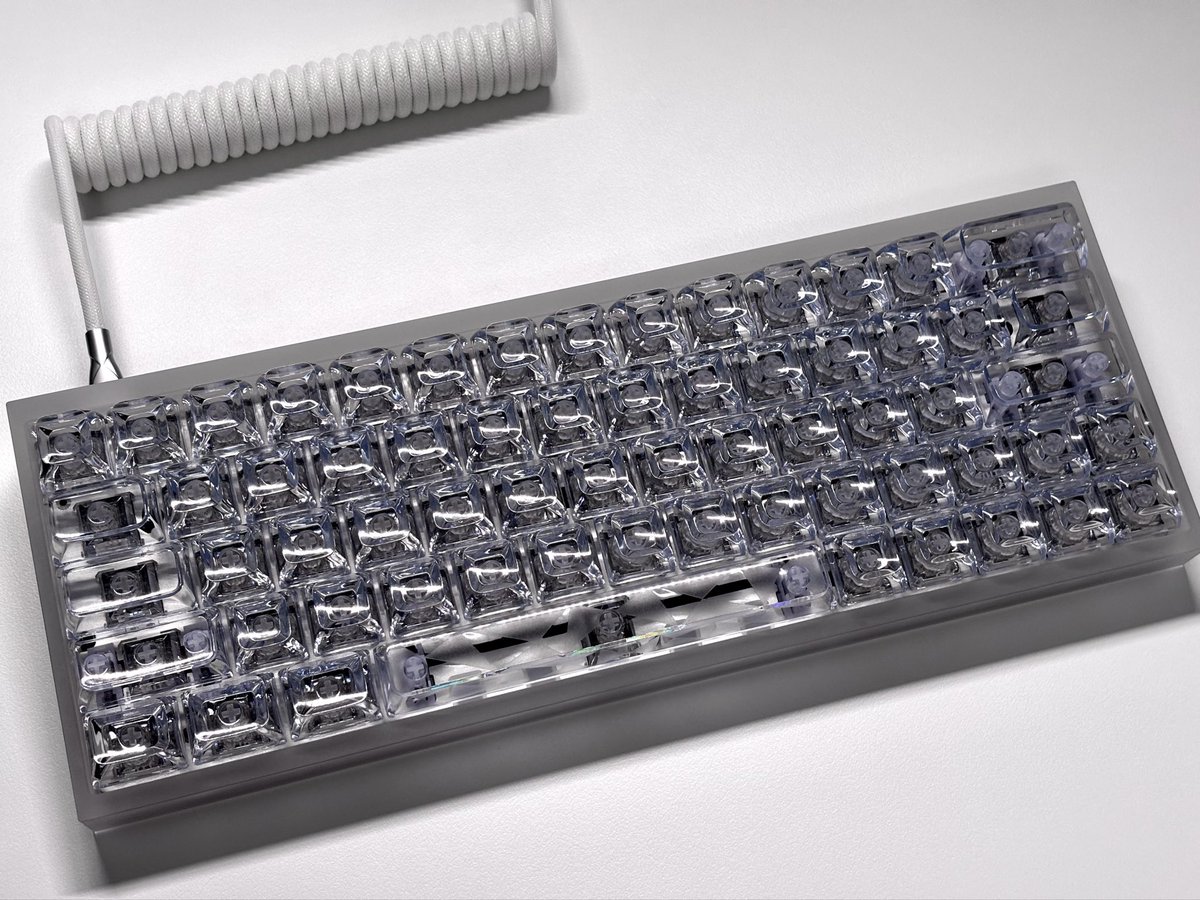 min__winter's tweet photo. ˖˚˳⌖ my first custom keyboard ˖˚˳⌖ 

✧ Tofu60 Redux V2 -Acrylic-
✧ Wuque Studio FLUX60HE PRO
✧ Wuque Studio WS Diamond Cullinan
✧ Womier Ice Cube Clear keycaps

透明にこだわりました🫧 https://t.co/COAUHfbVvH