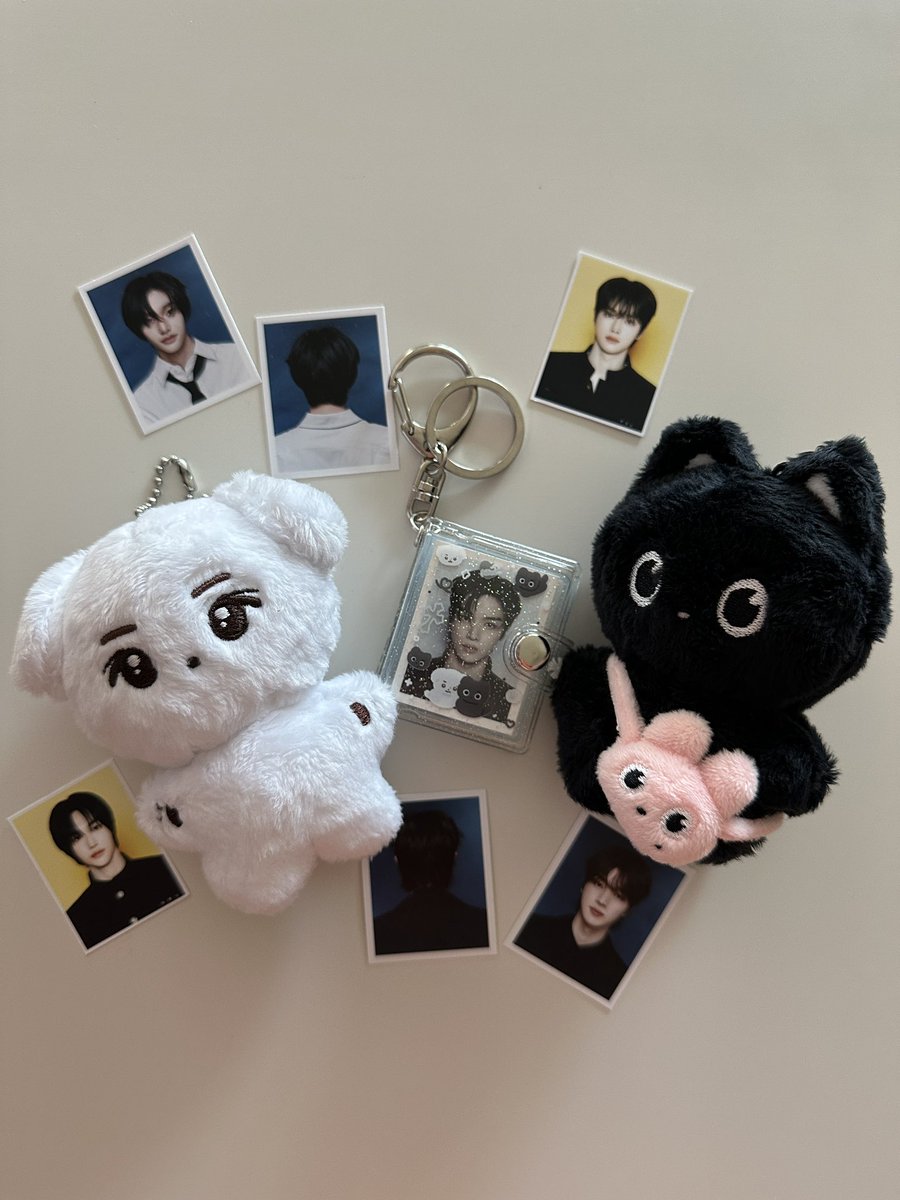 about186cm's tweet photo. 🎰🎰🎰

️️〰️ RIIZE 3RD ANNIVERSARY FANMEETING
🏴‍☠️ 순정즈 포카 파우치 3종 &amp; 미니 파우치 1종 나눔
📁 9월 12일 (토) / 1인 1종 + RT
♟️ 품목별 수량, 장소 시간 타래로 공지

#라이즈 #순정즈 #성찬 #원빈 https://t.co/s72vuEHUNL