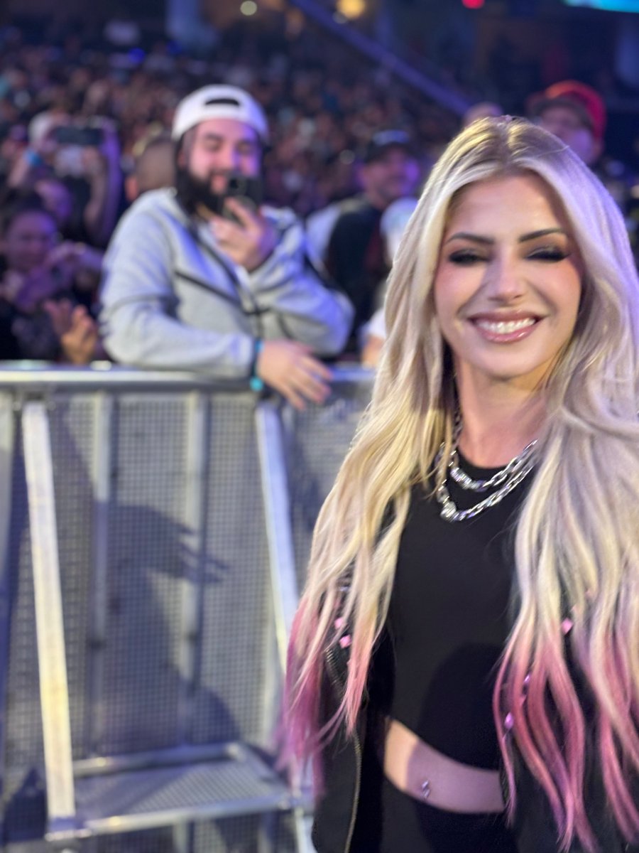 Lisa8808070925's tweet photo. #WWECleveland #Smackdown @AlexaBliss_WWE #AlexaBliss @womofwrestling https://t.co/gaG4fEPRwO