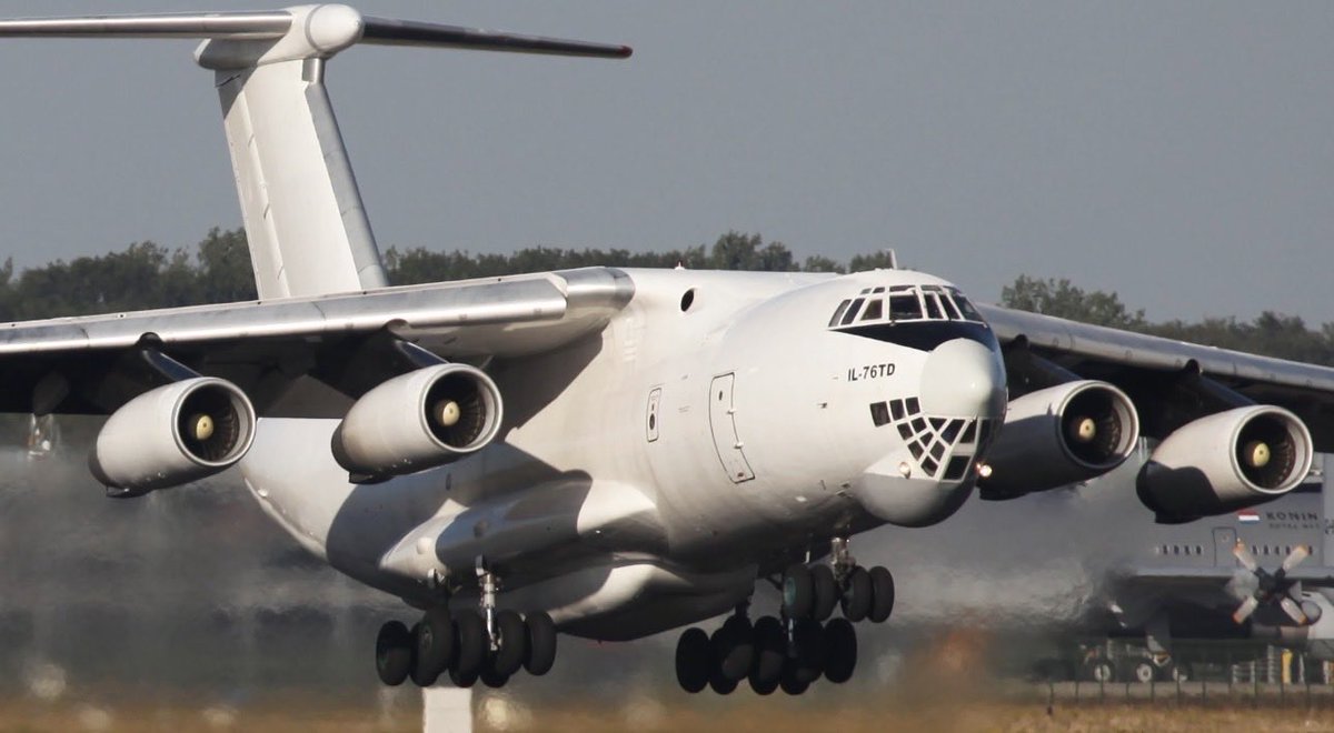 Al3asof_2's tweet photo. #خبر_متداول

طائرة الشحن الدنفوسيه والتى أجبرها سلاح الجو السودانى على الهبوط قبل ساعات
فقد ذكرت مصادر  مختلفة بأن الطائرة الدنفوسيه 
وبعد دخولها الأجواء السودانية حاصرتها خمس طائرات حربية سودانية من كل الاتجاهات  واجبرتها على الهبوط في منطقة "جرجيرة" في شمال دارفور
وعلى متنها 
مرتزقه
وسلاح
و��موال
موجهة الى المليشيات 

كثرة فضائحك يالدنفوس
والفاتوره عليك ثقيله🤷🏻‍♂️