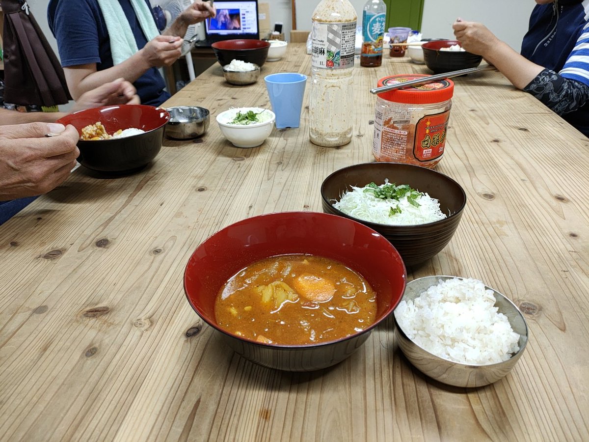 EPSChiroba's tweet photo. 今日のお昼はカレーです。ジャガイモは後入れなどのこだわりが美味しいです。 https://t.co/MwuRd21Aco