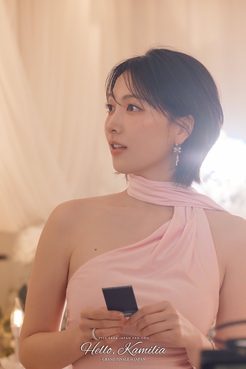 HUBJAPAN0815's tweet photo. 【📸】
2026 KARA JAPAN FAN-CON : Hello, KAMILIA! 
-GRAND FINALE in JAPAN-

#KARA #JIYOUNG #ジヨン
未公開フォト公開🌹
チケット絶賛発売中🎟️🩷

📅2026年10月23日（金）/ 24日（土）
📍横浜BUNTAI
⏰10/23：13:00 / 18:00（開演）
10/24：12:00 / 17:00（開演）
➿https://t.co/N1E64qxlVg

#카라 #KAMILIA