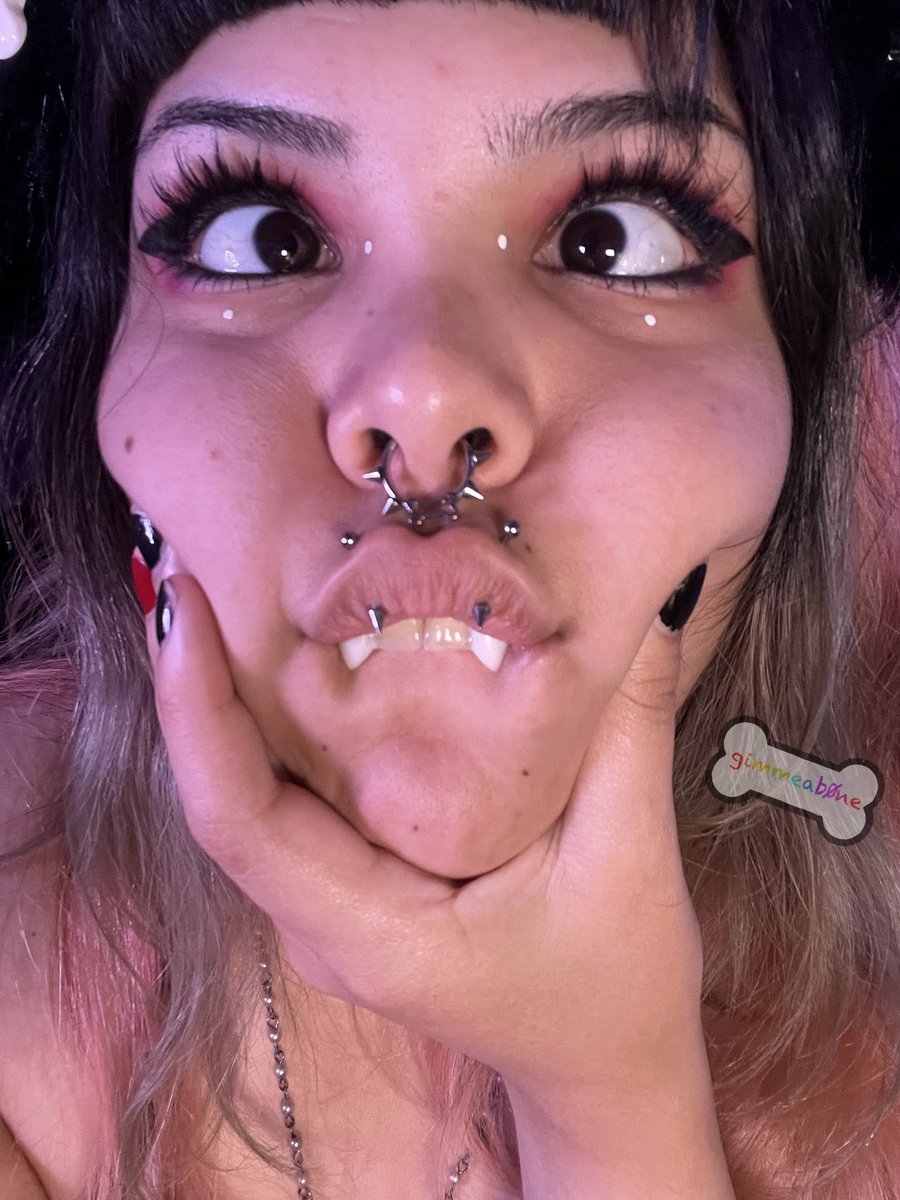 gimmeab0ne's tweet photo. i vant to succ ur coc- i mean.. BLOOD https://t.co/7bSEMPfcxM