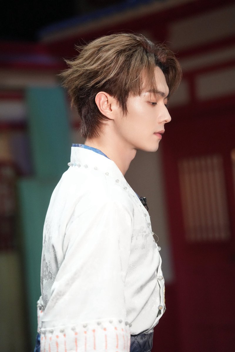 suaomaom's tweet photo. หมูน้อยตาแป๋ว มอบโชคให้แม่บ้าง ให้เราได้เจอกัน 🥰🥰😆 #xukai #สวีข่าย #GreatEscape https://t.co/j4bDD3rkdR