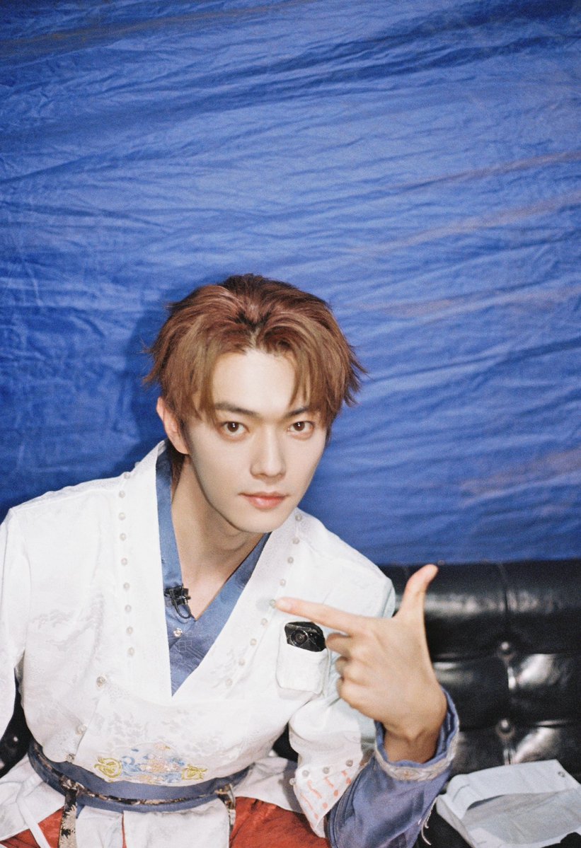 suaomaom's tweet photo. หมูน้อยตาแป๋ว มอบโชคให้แม่บ้าง ให้เราได้เจอกัน 🥰🥰😆 #xukai #สวีข่าย #GreatEscape https://t.co/j4bDD3rkdR