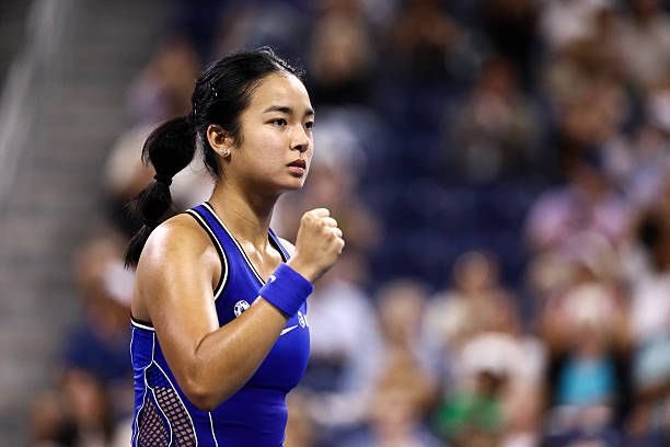 Mariamelx58's tweet photo. THE SUPERNOVA IS OFFICIALLY RUNNING WILD IN NEW YORK 🎾🔥
Filipino tennis sensation Alex Eala just kicked off her US Open campaign in devastating fashion by dismantling Mary Stoiana in straight sets 6-1, 6-2 at Flushing Meadows. Packing a scorching 5-1 record against top-10 opponents since June and racking up her 39th win of 2026, she is proving that her meteoric rise is entirely for real. When a player starts dominating the tour with that level of composure and raw firepower, the rest of the draw needs to put on high alert.