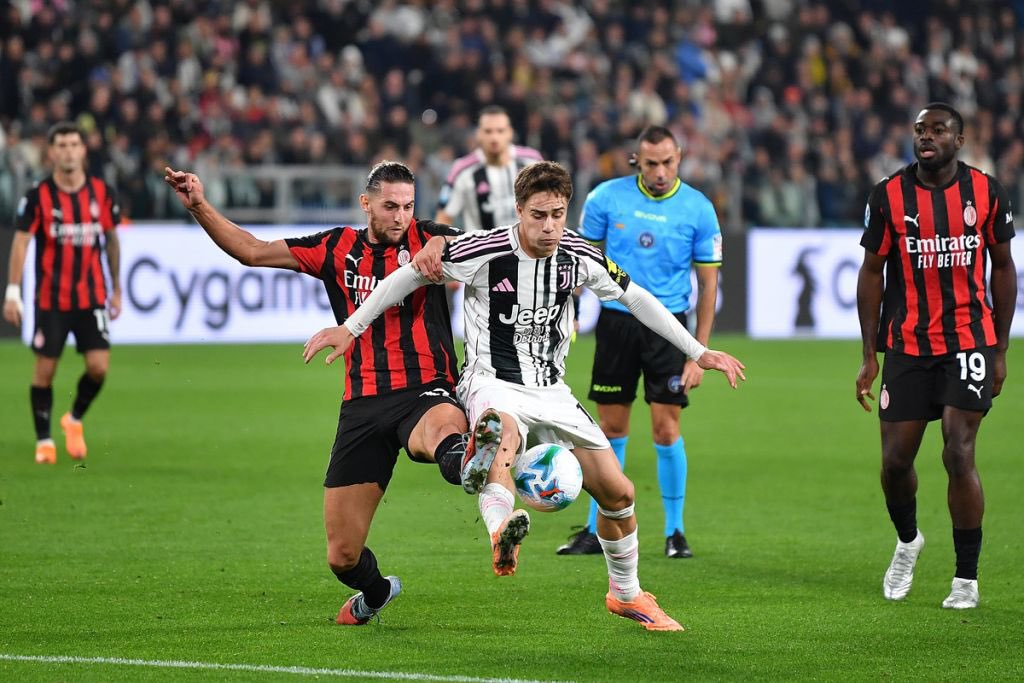 _InsideMilan's tweet photo. Milan-Juve last 5 Serie A matches:

Milan 0-0 Juve 
Milan 0-0 Juve 
Milan 0-2 Juve
Milan 0-0 Juve
Milan 0-0 Juve

PEAK SERIE A ACTION🔥 https://t.co/82o2agVJ7A