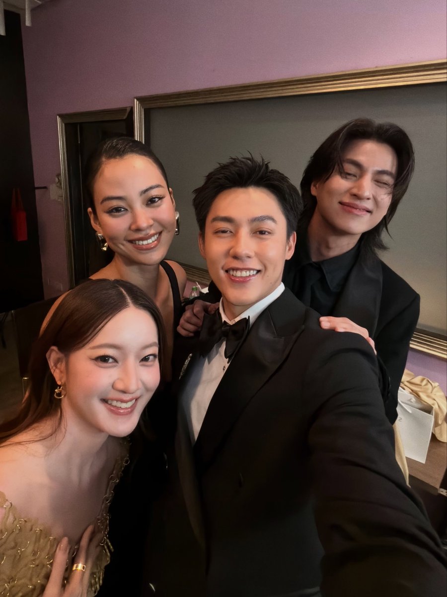 Lookpad_ForGulf's tweet photo. แอร๊ยยยย  น่ารักจังเลยนะคะ 🤭🤭🙈🙈

IG. mark_ prin

#อัศจรรย์วันทอง 
#InTheNameOfLove
#InkWaruntorn
#mark_prin
#GulfKanawut
#BlackDragonEntertainment https://t.co/BdVLEF4X5E