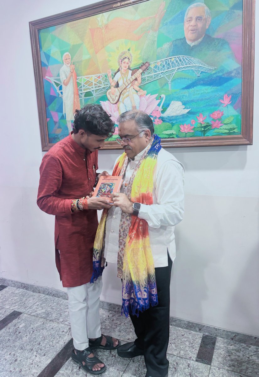 krishnasingh1_'s tweet photo. आज़ नई दिल्ली में भारतीय जनता पार्टी के राष्ट्रीय कार्यालय प्रभारी का नवीन दायित्व एवम् प्रदेश प्रभारी–  गुजरात नवनियुक्त होने पर बहुत ही सरल, ऊर्जावान मा० राज्यसभा सांसद श्री तरूण चुग जी भाई साहब से स्नेहिल मुलाकात कर शुभकामनाएँ प्रेषित किया!
@tarunchughbjp @BJPHQ @BJP4India https://t.co/amjl7DoNuR