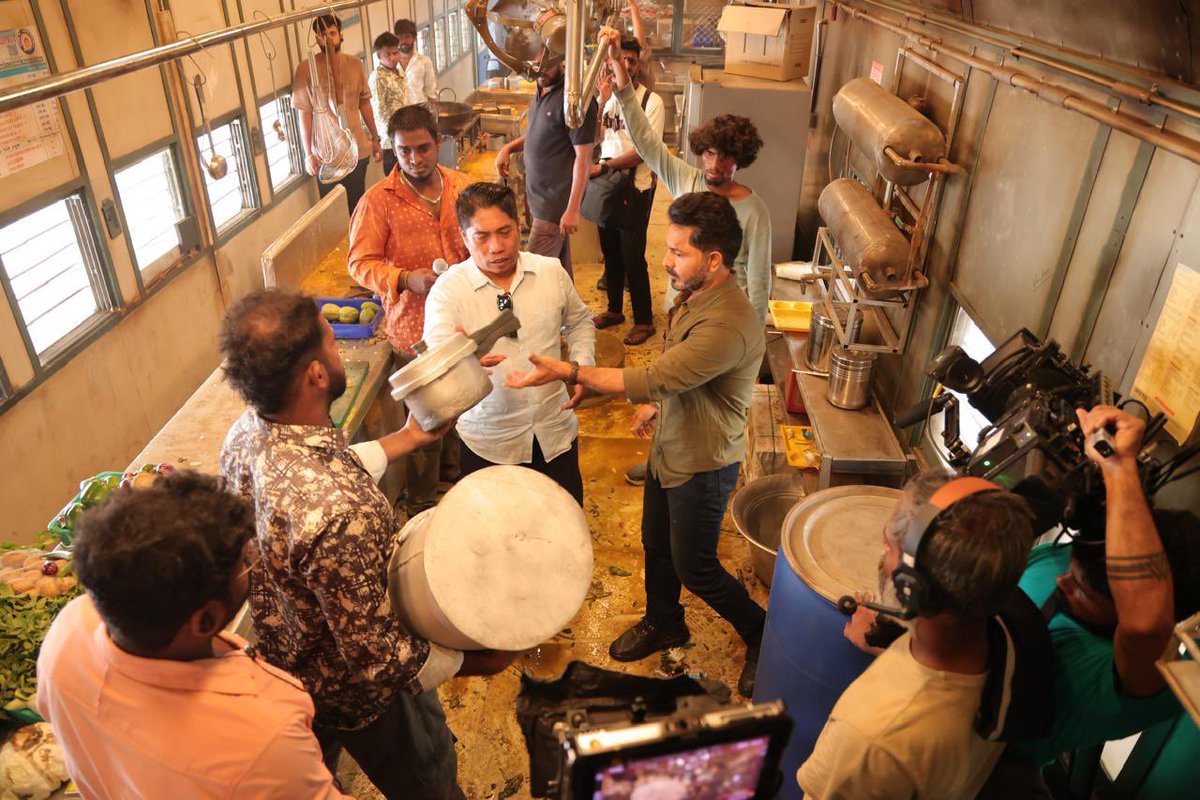 sekartweets's tweet photo. #KJRNext Update 🚨
‣ Shooting for #KJRNext is currently happening in Chennai. A grand train set has been created for a major fight sequence. The set alone is said to have cost around ₹1.5 Cr and looks almost like a real train. This sequence may feature for only around 5 minutes in the entire film.
‣ KJR has undergone 2 months of special training in Parkour (Martial Arts) for this film. This is being implemented for the first time in Indian cinema. He has also performed the action himself without using a dupe during the shoot.
‣ Peter Hein Master is choreographing this big action sequence. He has created different action
‣ Regan is directing the film. He was previously associated with Prasanth Padiaraj’s #Vilangu.
‣ #KJRNext has a multi-industry star cast with actors from Tamil, Telugu, Kannada, Malayalam and Hindi cinema.
‣ Ghibran is composing the music for the film.