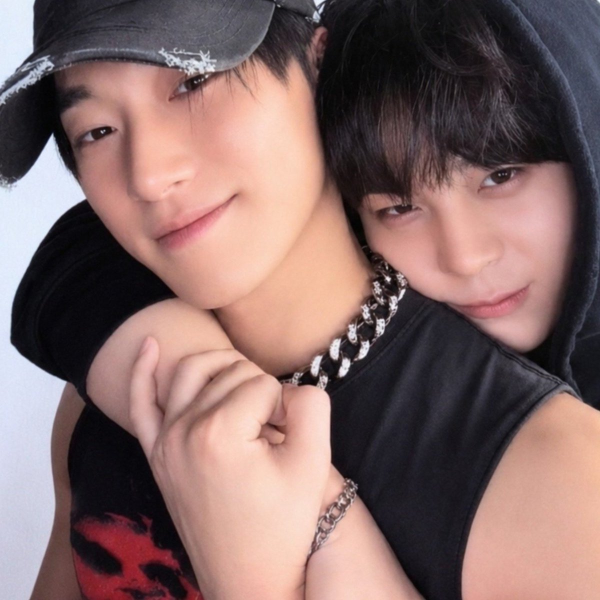 zobamepanapa's tweet photo. ชื่อก้าด ที่บ้านคุณไม่มีชเวซานเป็นของตัวเองล่ะสิ ผมมีนะครับ
//หมั่นเข้วลุกหมีม้ากกกกกก https://t.co/Shds0CeoyA