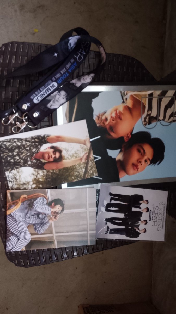 luvfortpeach's tweet photo. Decluttering. For Sale BW photo book. Freebie na ung ibng photo card at lanyard. For only 300. For filo fans (available only PHP) SF not included
#brightwin #winmetawin #snowballpower #brightvachirawit https://t.co/CQZnVrnaHN