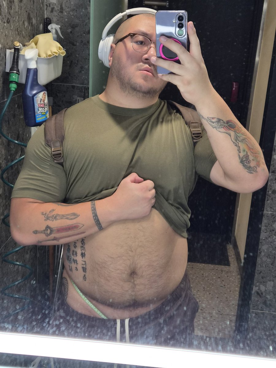 ooyoolikey's tweet photo. forgot to pack a change of underwear for work... good thing this gym thong from @teamm8 is uber comfortable (and it matches my outfit) https://t.co/8RyPyv07i1