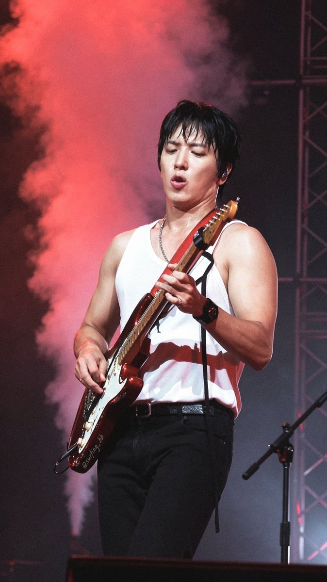 Surfing_BB's tweet photo. 汗水与吉他 是独属于乐队的热烈🔥
20260829
FNC BAND KINGDOM IN MACAU
#JUNGYONGHWA #정용화 #CNBLUE https://t.co/VUtGggysth