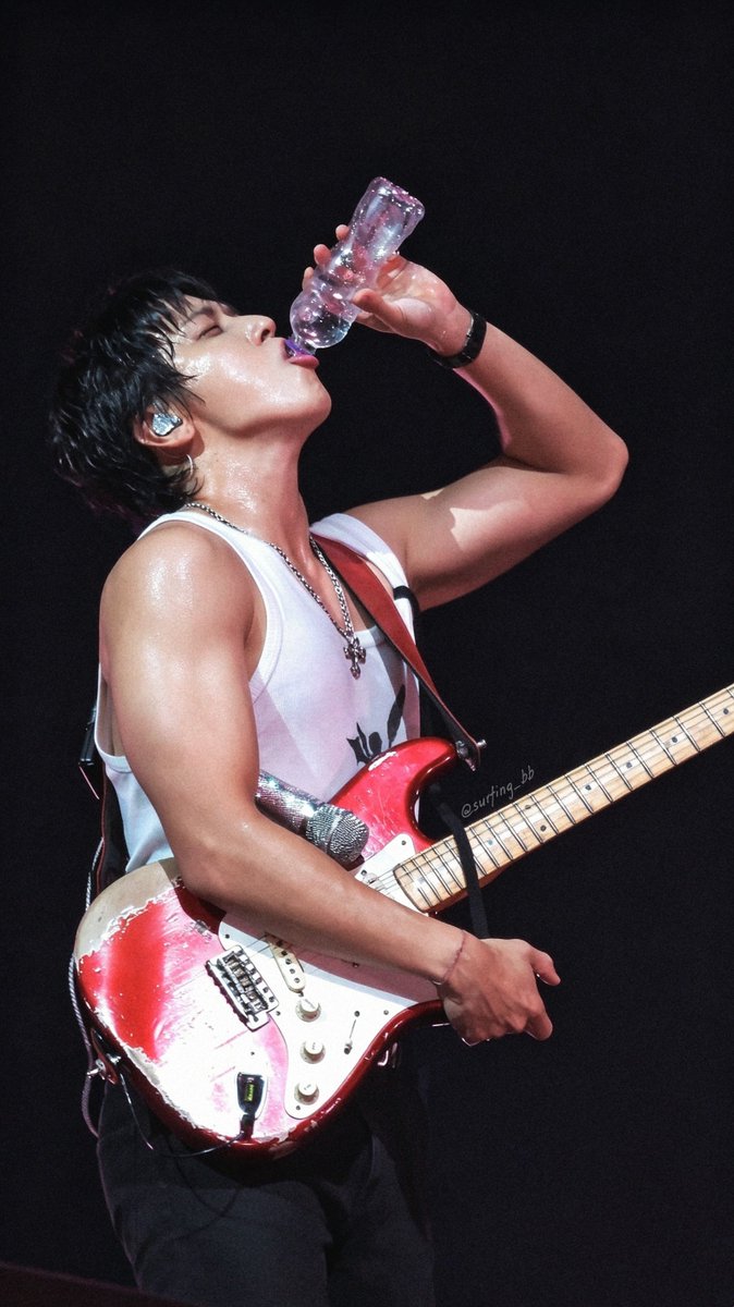 Surfing_BB's tweet photo. 汗水与吉他 是独属于乐队的热烈🔥
20260829
FNC BAND KINGDOM IN MACAU
#JUNGYONGHWA #정용화 #CNBLUE https://t.co/VUtGggysth