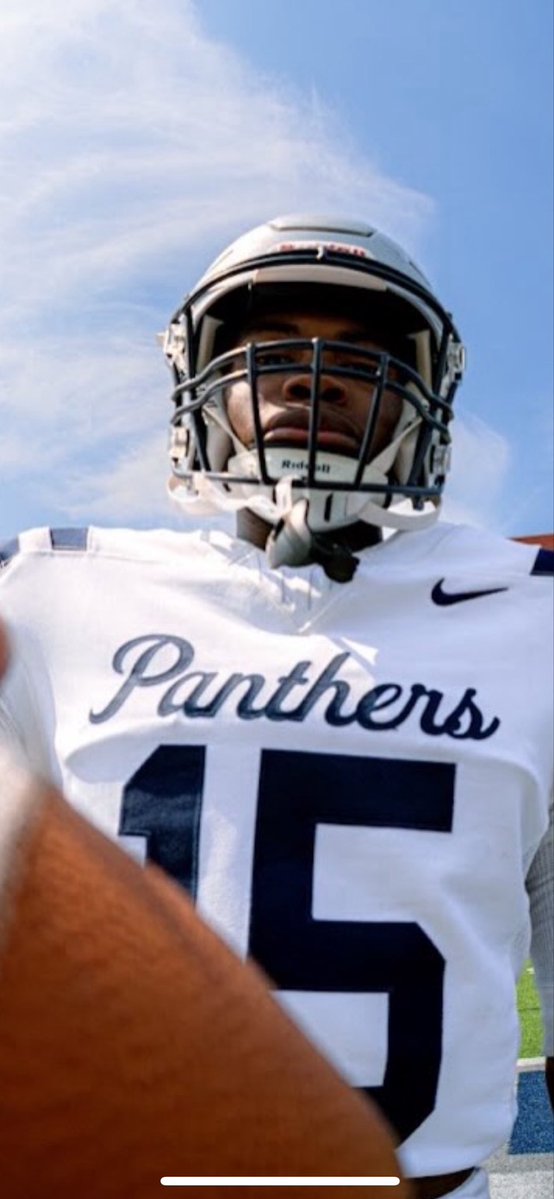 trinityporton's tweet photo. he’s a chill dude but man he just does it to hisself 🤦🏾‍♂️doesn’t start doesn’t play and doesn’t even fit the helmet @ReitzBarstool tighten up ! https://t.co/Wlz1eJKGlF