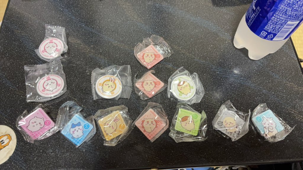 9ri_man10_'s tweet photo. ちいかわくら寿司 中抜き転売疑惑が話題になっているので、ご参考までどうぞ。

8月21日に入店し、14個当たってフィギュアなしです。

店舗：くら寿司 船橋フェイス店

 #ちいかわ
 #くら寿司
 #ちいかわくら寿司 https://t.co/Q4eHJHbkkW