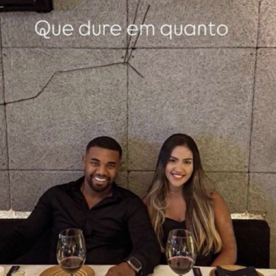 antmartinzz's tweet photo. não consigo gostar de ninguém e toda vez que começo a conversar com alguém essa foto vem em mente https://t.co/utFvphywDR