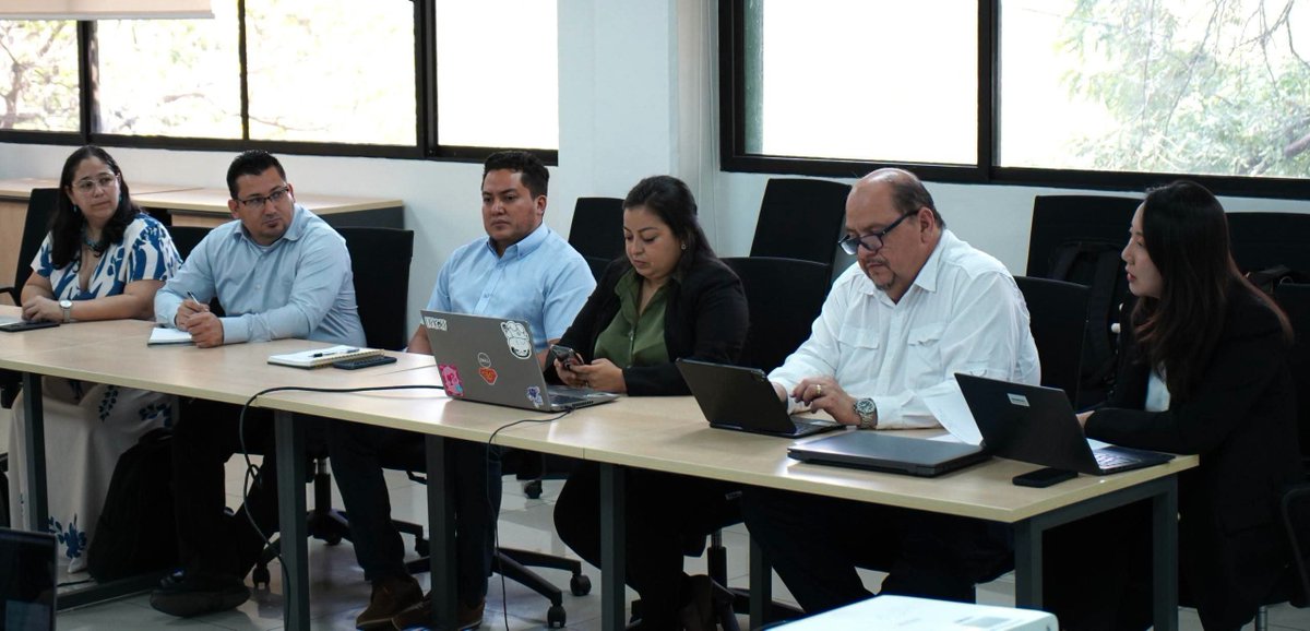 saghonduras's tweet photo. Fortaleciendo la resiliencia climática  en el país

🌱📡 Contar con datos oportunos y confiables permitirá apoyar la toma de decisiones, anticipar riesgos climáticos y contribuir a una agricultura más resiliente y sostenible.

#HondurasNosUne https://t.co/1p1HK3mmtB