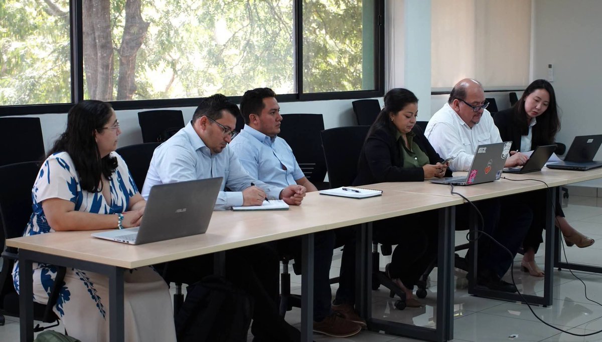 saghonduras's tweet photo. Fortaleciendo la resiliencia climática  en el país

🌱📡 Contar con datos oportunos y confiables permitirá apoyar la toma de decisiones, anticipar riesgos climáticos y contribuir a una agricultura más resiliente y sostenible.

#HondurasNosUne https://t.co/1p1HK3mmtB