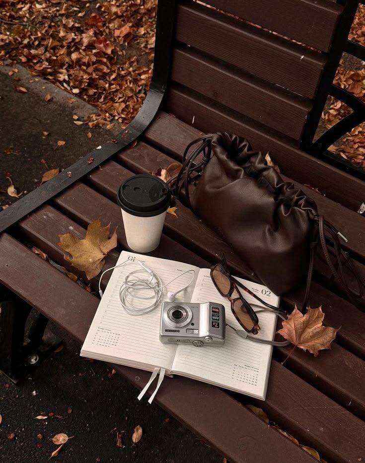 modernlilithh's tweet photo. the best season of all 🍂 https://t.co/CQxrSfIKyc