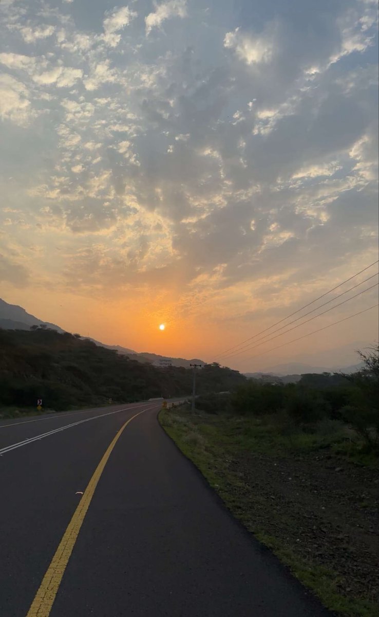 fato1549's tweet photo. يالله عسى الوقت يمضي على خير
وكل الأمور اللي على البال تفرج
وتشرق لنا شمس الأمل بالتباشير
ونلقى لنا من ضيقة الصدر مخرج
#صباح_الخيـر https://t.co/OOytpih5Eb