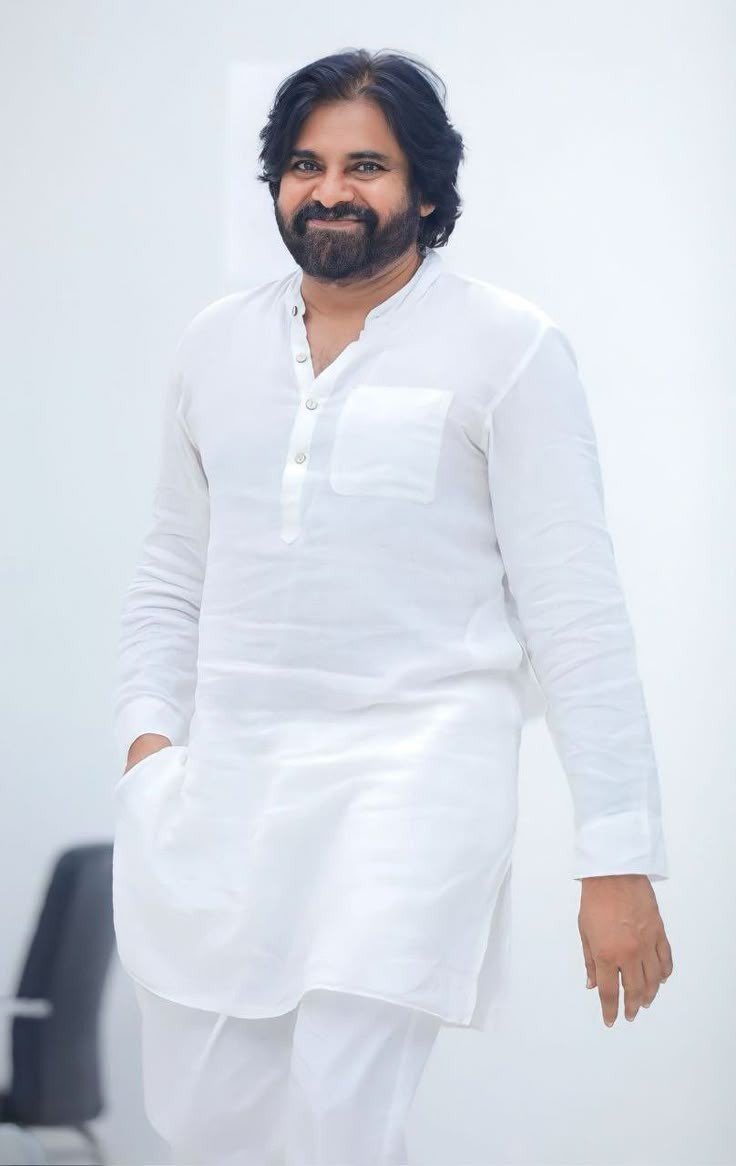IamSampathNandi's tweet photo. Happiest Birthday to our Jana Senani Shri @PawanKalyan Garu 💐💐

ఎప్పటికీ 
మీరు తెలుగు వాళ్ల తాలూకా..
మేం మీ తాలూకా🙏🏾💐

#HBDJanasenaniPawanKalyan https://t.co/8Gn1g3qYdL