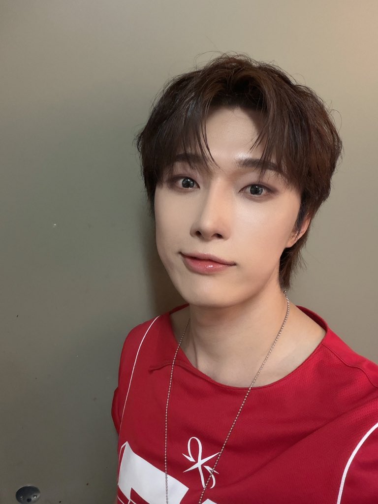 OmegaX_members's tweet photo. [#OX]

Chicago! Did you have fun tonight?!
I had SO much fun!🔥

#OMEGA_X #오메가엑스
#재한 #JAEHAN https://t.co/DNaClB89uq