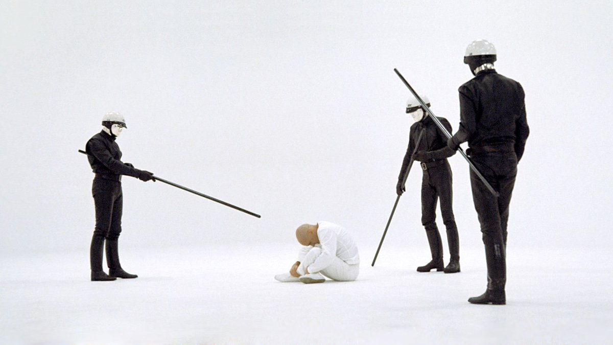 carlosmarston's tweet photo. #RecomendacióndelDía: THX 1138 (1971) es una película de ciencia ficción distópica dirigida por George Lucas que trata sobre un futuro subterráneo totalitario donde las emociones y el amor son considerados crímenes. https://t.co/sDv1Gwi5wL