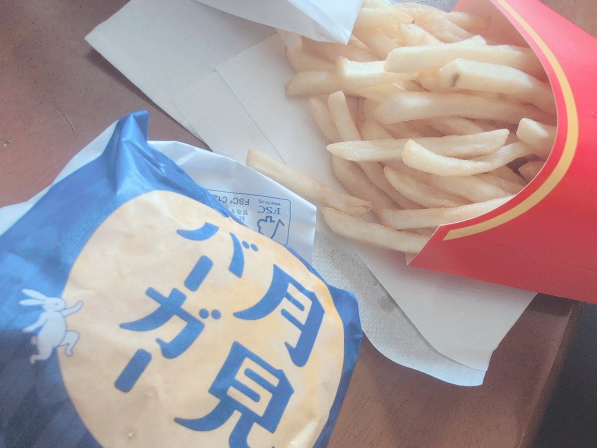 na2mi711's tweet photo. 秋ですよ～～🎑🍟🍔 https://t.co/9qL4EfIrcV
