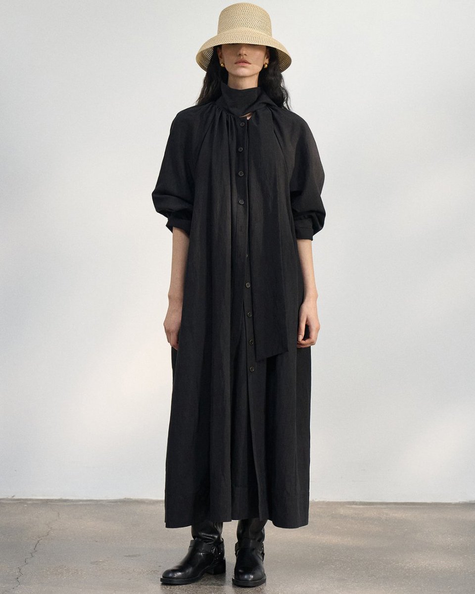 defane_official's tweet photo. ▮ ▯ Item info ▮ ▯

サイレントスカーフロングワンピース 10429

ID:10429
￥20,480

<color>
ブラック
オフホワイト
イエロー

#defane　#ディファーネ

#fashion
#ootd
#japanesefashion
#modefashion
#blackfashion
#今日のコーデ
#ファッション
#モード系ファッション
#ブラックコーデ https://t.co/0jde85AP1F