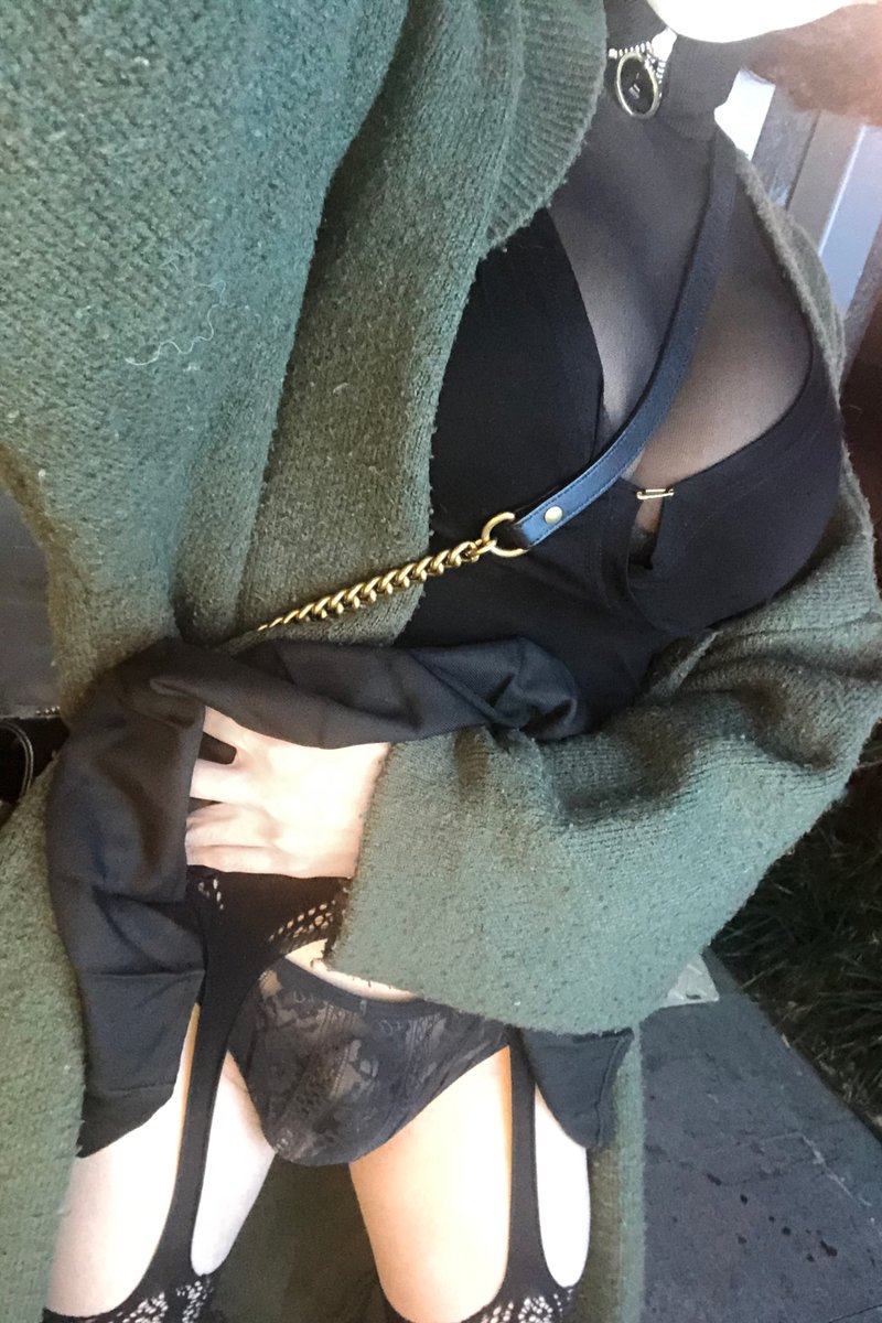 yinr12345's tweet photo. 回家修照片才发现女厕镜子里居然有个红色发光点！！还好没有对着镜子做什么羞耻的动作🤡这是啥啊 https://t.co/1rhPDMwWWo