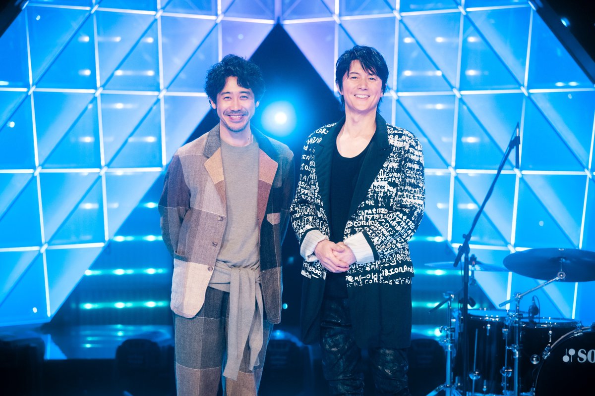 oricon's tweet photo. 福山雅治、NHK『SONGS』2週連続出演❗️
最新アレンジでの楽曲パフォーマンス
B'z稲葉浩志との秘話も
⠀
2週目はスタジオを飛び出し大泉洋と渋谷へ
バイト時代の思い出のエリアで語り合う🍽️
https://t.co/3wonN3yjh2
⠀
#SONGS https://t.co/fxdd1TVIfk