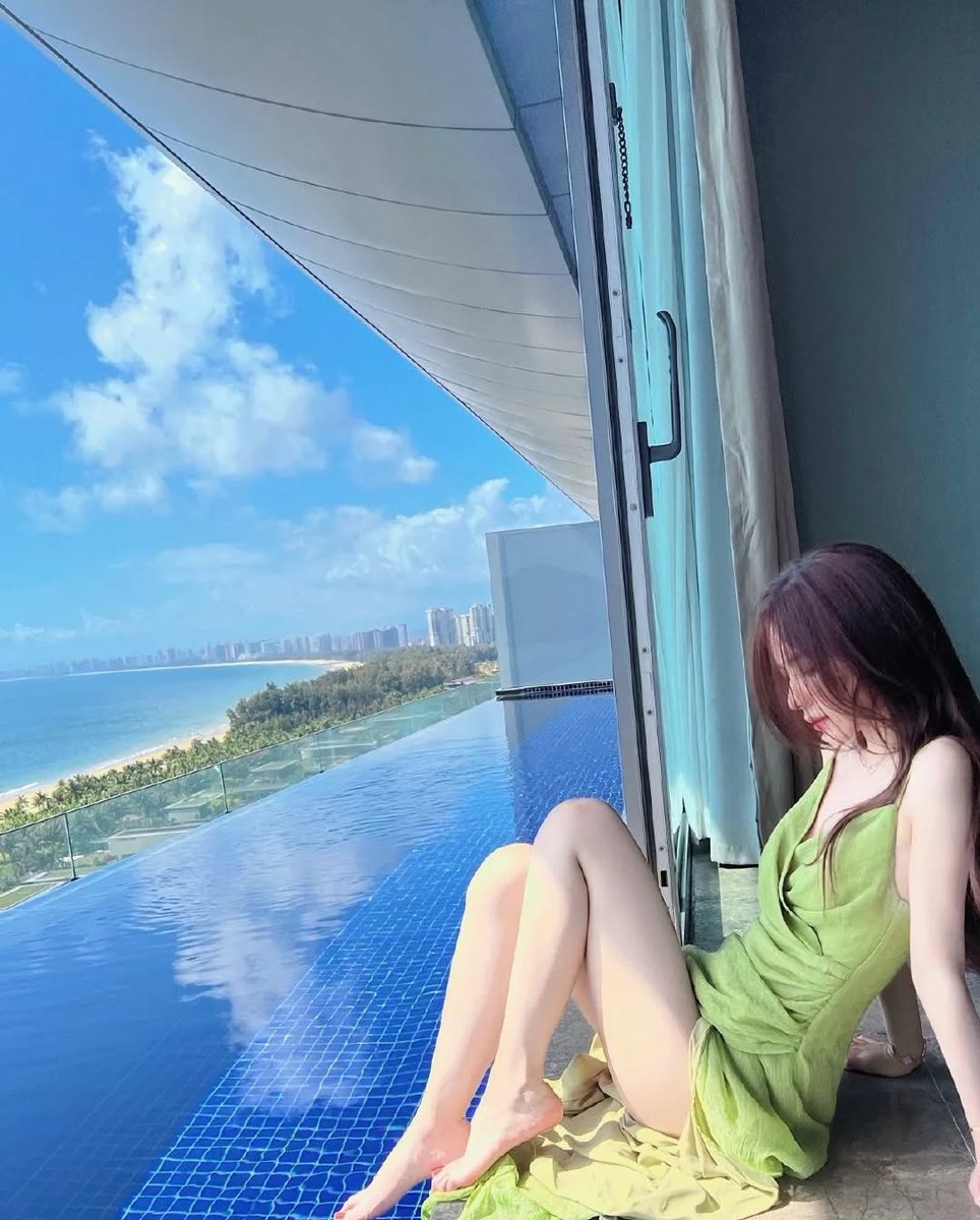 GingerLaffoon's tweet photo. 境界がぼやける感覚。自分と世界の接続詞がうまく見つからないまま、ただ漂っている ⚓ https://t.co/qj4oPItdBT