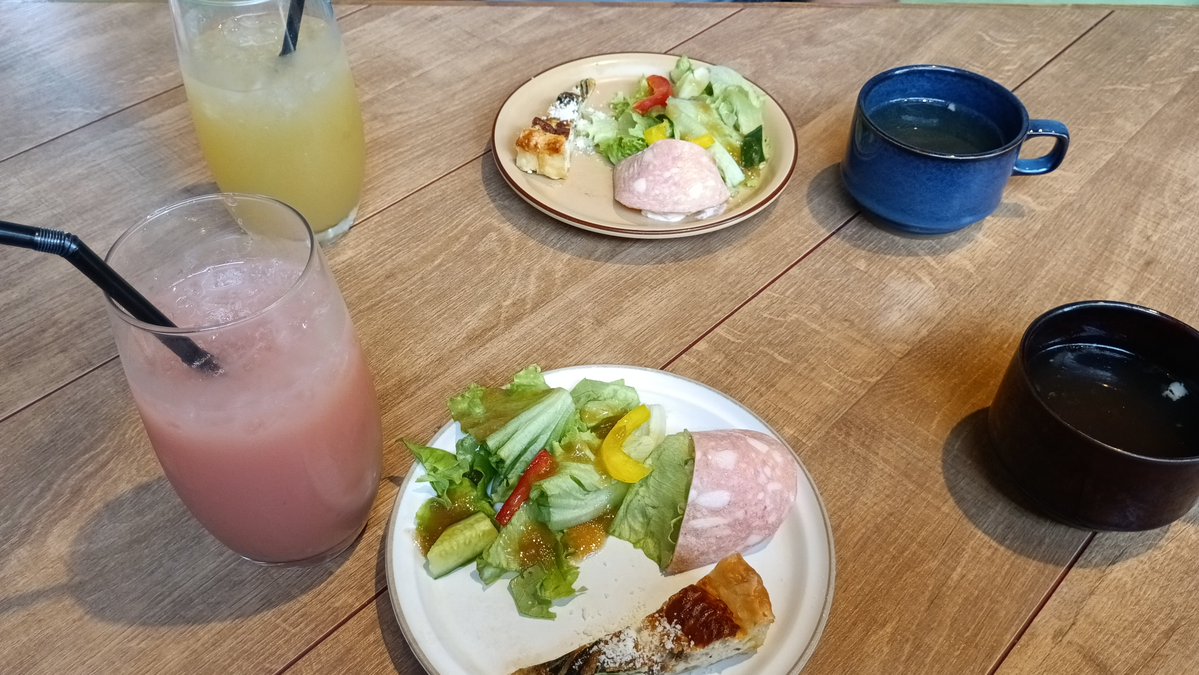 mipfum's tweet photo. ピソラでランチ

グァバジュース美味しかった

あとベリージャスミンも
でも毎回課題が残る笑

ピザ焦げすぎやろ https://t.co/gC3fYzAXrY