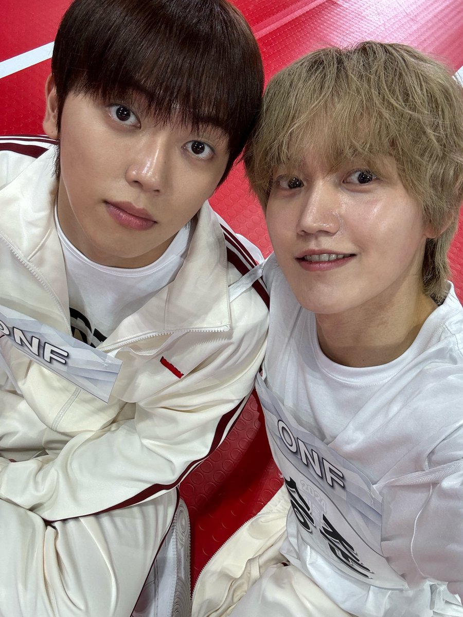 WONDER_950113's tweet photo. 냥말즈 쪼아 🐱🐶 #민균 #승준 https://t.co/8By0MXlBLg
