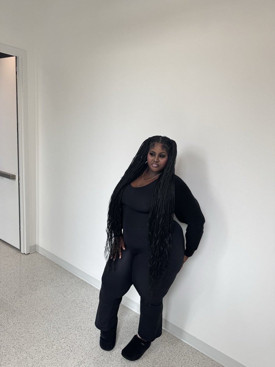 thicknchoc's tweet photo. even on chill 😩 https://t.co/L6VexwIzJh