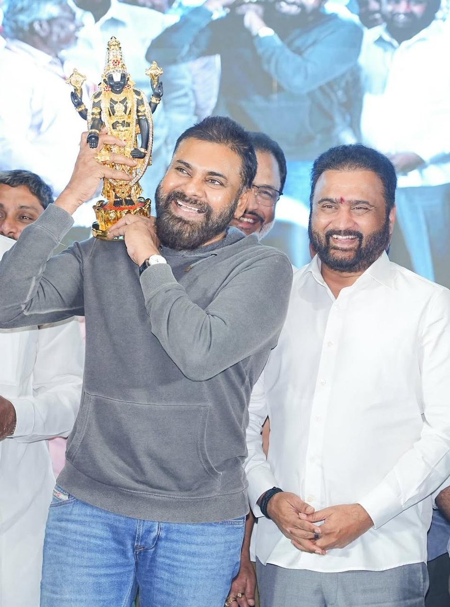 sanasathishbabu's tweet photo. జనసేన పార్టీ అధినేత, ఉప ముఖ్యమంత్రి శ్రీ @PawanKalyan గారికి నా హృదయపూర్వక జన్మదిన శుభాకాంక్షలు. 

నమ్మిన సిద్ధాంతాల కోసం కట్టుబడి, రాజకీయ ప్రయాణంలో మీరు చూపిన సహనం, నిబద్ధతతో తెలుగు ప్రజల గుండెల్లో చెరగని ముద్ర వేసి, కూటమి ప్రభుత్వ ఏర్పాటులో మీరు వేసిన అడుగులు చరితాత్మకం.

@JanaSenaParty
@JaiTDP
@BJP4Andhra

#HBDPawanKalyan
#HappyBirthdayPawanKalyan
#PawanKalyan
#Janasenani
#MPSanaSathishBabu