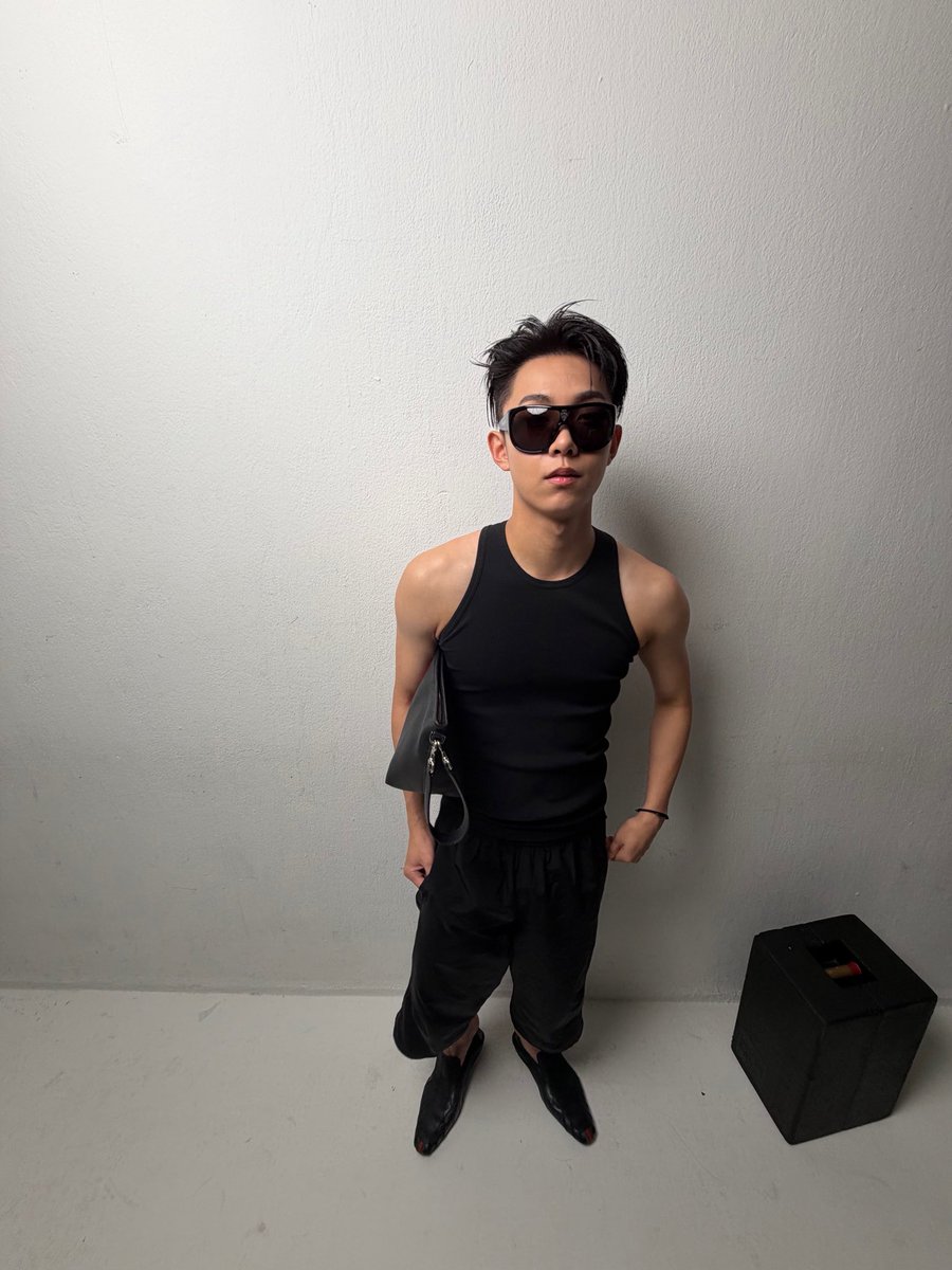 ryulngshot4sho's tweet photo. RYUL 🌟

Want to go to the beach with oppa?🌊🏖️

#롱샷 #LNGSHOT #김률 https://t.co/4eQ8CxpESX
