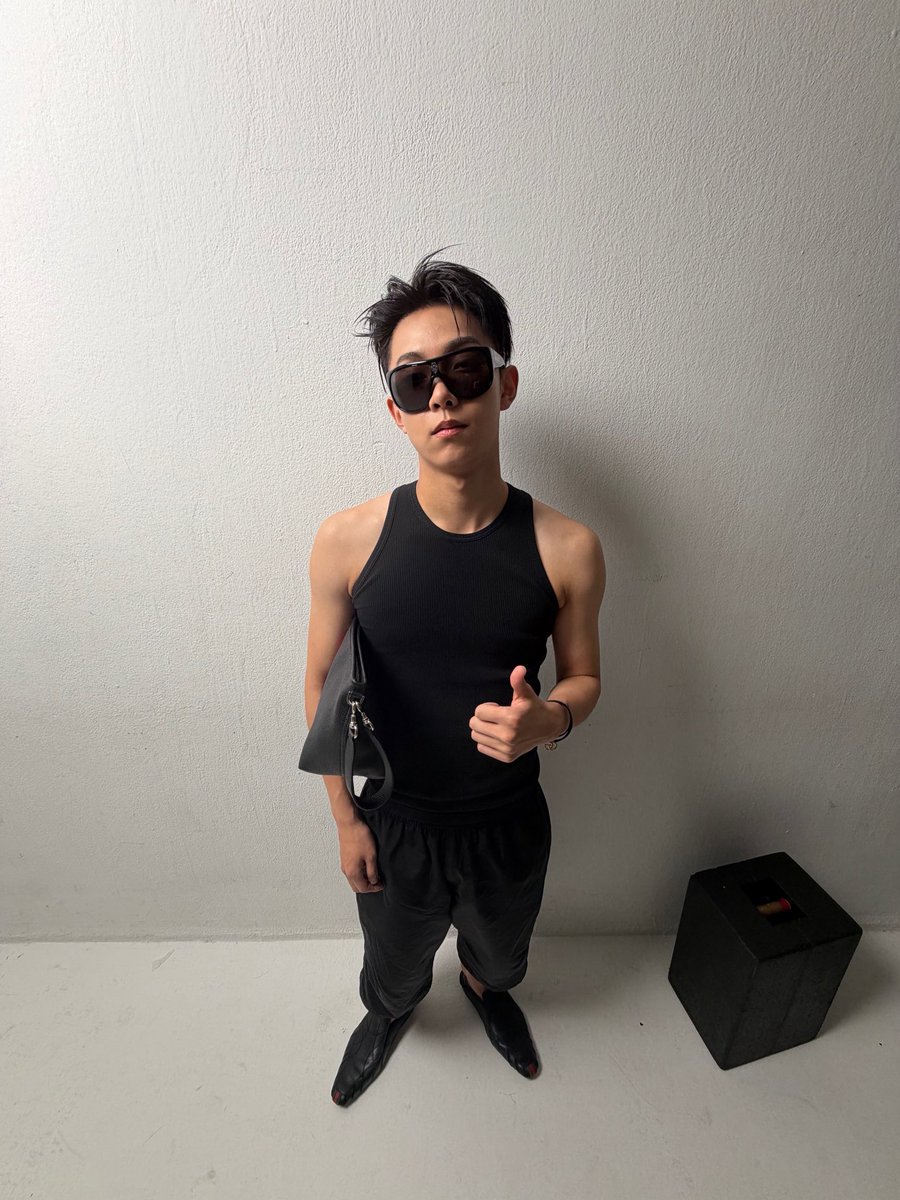 ryulngshot4sho's tweet photo. RYUL 🌟

Want to go to the beach with oppa?🌊🏖️

#롱샷 #LNGSHOT #김률 https://t.co/4eQ8CxpESX