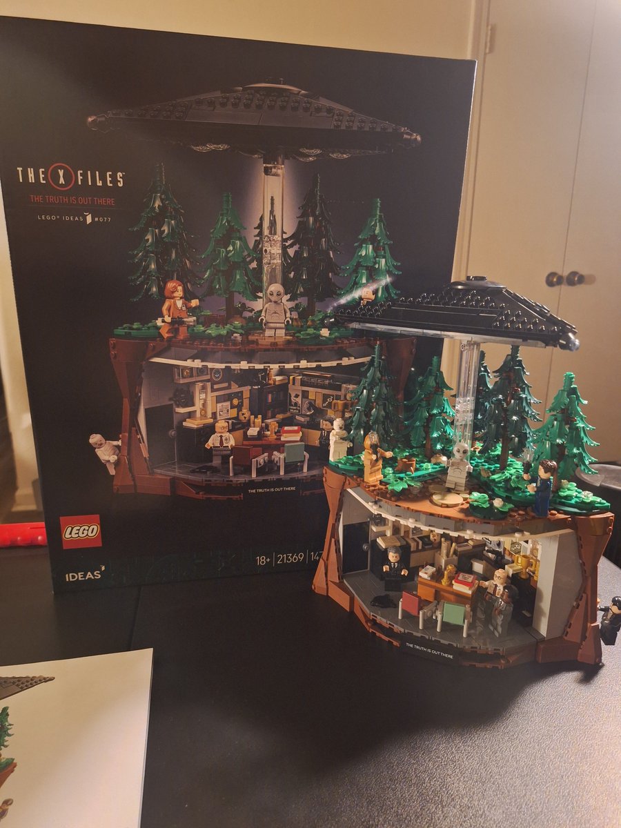 b_eternal757's tweet photo. Really enjoyed this build. Excellent detail and great minifigures. A whole lot of good memories rewatching season 1 while bringing this to life #LEGOXfiles #TheTruthIsOutThere #LEGOideas #LEGO #LEGOcommunity https://t.co/71I1WG6pg7