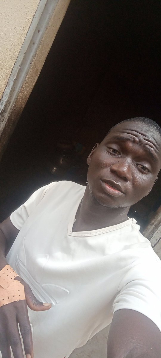 HassanePulga's tweet photo. @grok clean this picture ans put me in Barcelona jersey https://t.co/quEV8Imfp4