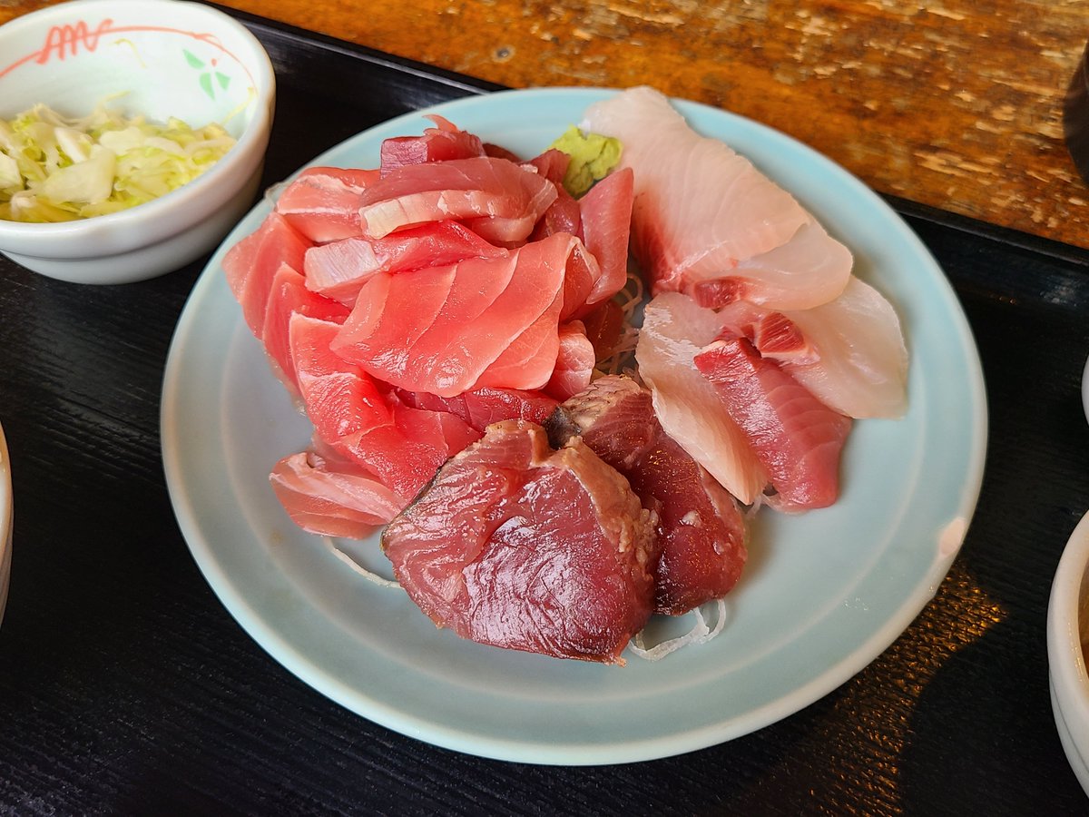 fho1223's tweet photo. ランチは大漁盛り合わせ定食
まぐろ、かつお、ぶり、たいが
たっぷり、美味しい。

#お刺身
#和鮮しんま 
#木場 https://t.co/SPn1gElkiH