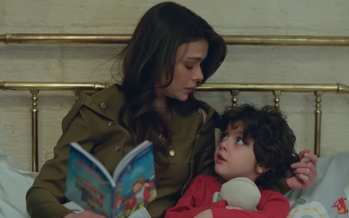 cihalcoded's tweet photo. Mom and Son. 🩵

#UzakŞehir https://t.co/i8RsSsA7DK