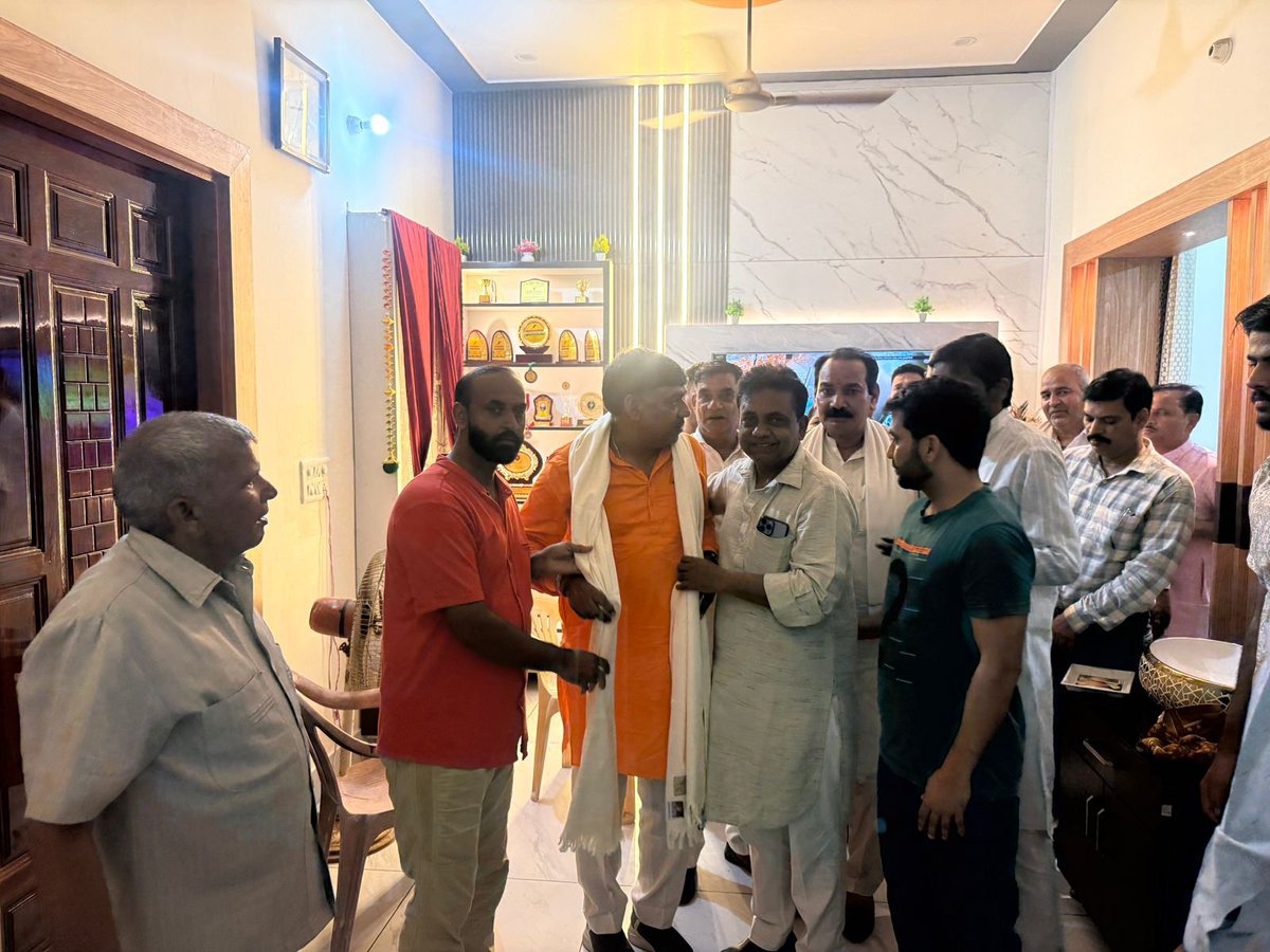 sanjeev88472270's tweet photo. कल हमारे निवास पर भाजपा OBC मोर्चा, हरियाणा के प्रदेश अध्यक्ष आदरणीय श्री सुनील सैन जी का आत्मीय आगमन।
समाज सेवक संजीव सैन ज्योतिसर कुरुक्षेत्र
#SunilSain #BJPHaryana #OBCMorcha #शिष्टाचार_भेंट #आत्मीय_मुलाकात https://t.co/Md4McSvqn7