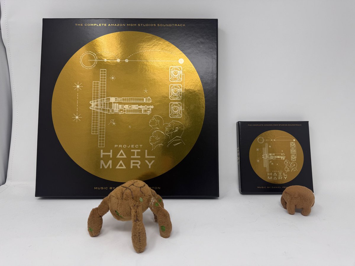 mangamonarch's tweet photo. i feel sick and twisted for having both the CD and vinyl 😂😭 but they’re really pretty… i can’t wait to listen to them 🥹 https://t.co/ptGW2yiGSt