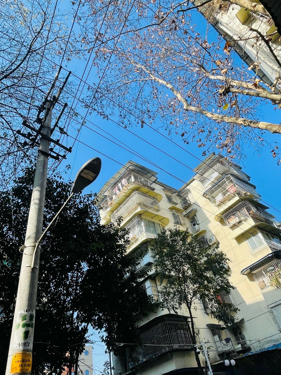 isyou012's tweet photo. 今天高效搞定了本周的重点项目对接，还顺手整理完了攒了两天的待办台账，下班前喝上了公司咖啡机做的热美式，完美收尾！ https://t.co/JPnJQydGgv