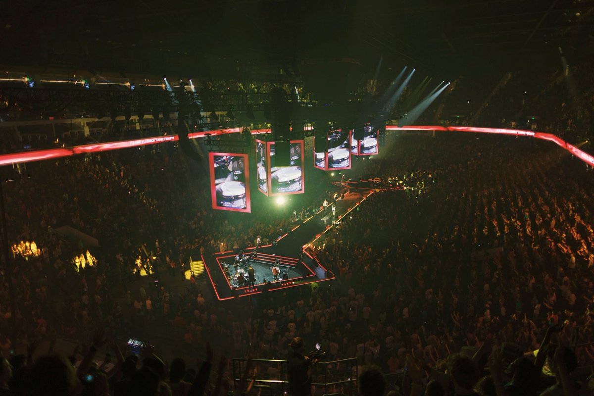 novastartech's tweet photo. 🎬 COEX Case Series

Thousands of people. Powerful visuals. One unforgettable experience. 

For Motion Conference, CTS AVL delivered a large-scale LED display solution powered by NovaStar COEX MX2000 Pro and @Pixelhue1  P20, helping bring high-energy worship, live content, and dynamic visuals to life for thousands of attendees.

The setup featured 966 LED tiles, supporting multiple content sources including live cameras, graphics, and presentation content. Paired with 8 CVT10 Pro fiber converters, the solution provided reliable long-distance signal transmission and stable performance throughout the large-scale display system.

With multiple content sources working seamlessly together, COEX MX2000 Pro helped keep every visual moment smooth, stable, and impactful—supporting an engaging experience from the opening moment to the final one. 

#NovaStar #COEX #MX2000Pro #MotionConference #LEDDisplay #LiveEvents #Worship #EventTechnology