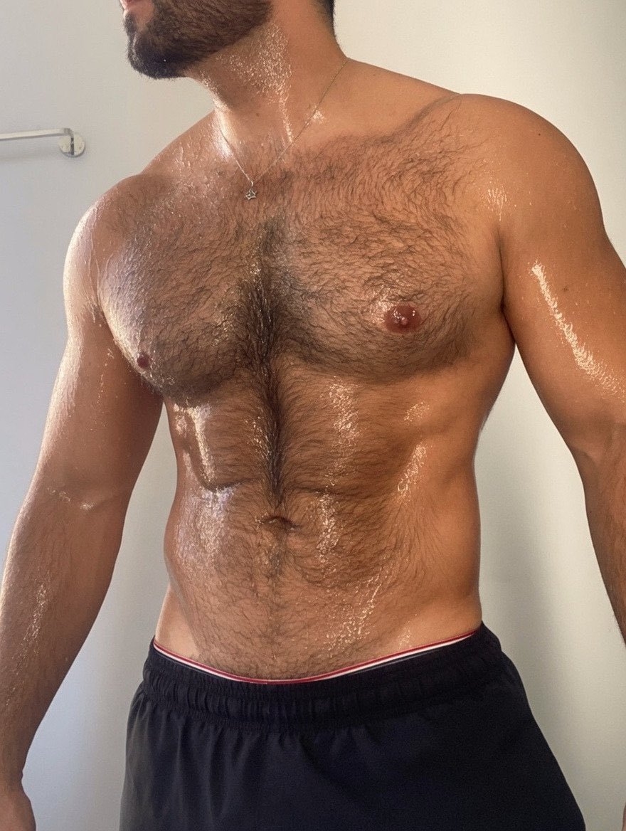 Funny_Lhand's tweet photo. Do you find hairy chested guys attractive ? https://t.co/uQJHFzXAoM