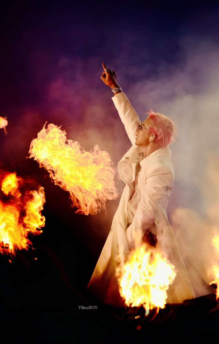 YBmySUN_'s tweet photo. I see unwavering faith and eternal beauty in the chaos. #taeyang #youngbae #bigbang @Realtaeyang https://t.co/a1ZKbI0bqB